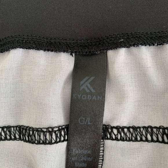Kyodan Camo Capris. Size L. (Black and Grey) - Picture 3 of 5